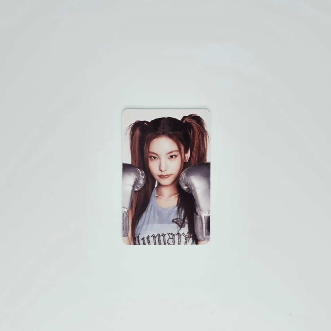 ITZY KILL MY DOUBT Pop - Up Store Official Trading Cards – Photocards (Yeji 1 / / ) | HobiEgo