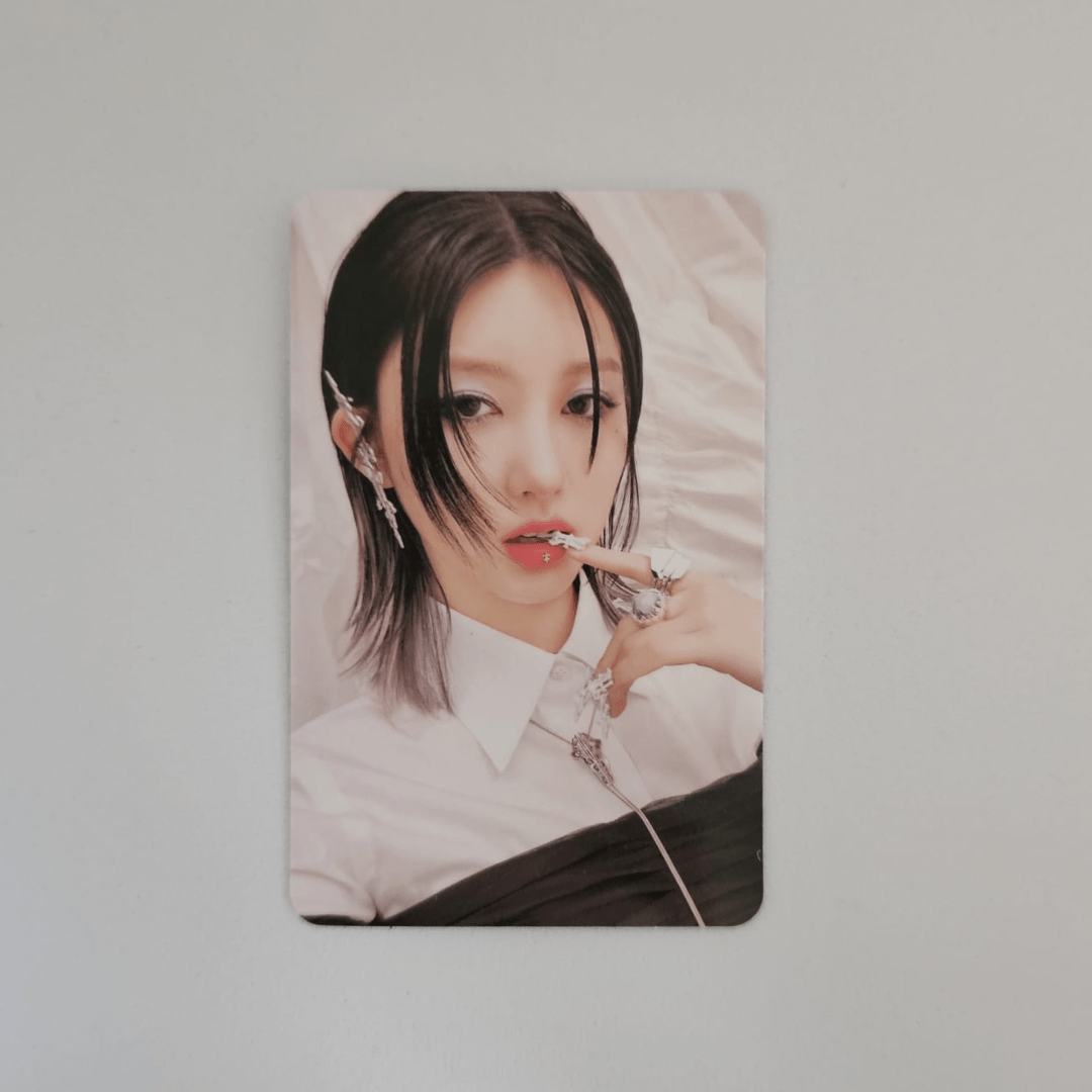 IVE 2nd Mini Album IVE SWITCH Starship Square Photocards – Photocards (Gaeul / / ) | HobiEgo