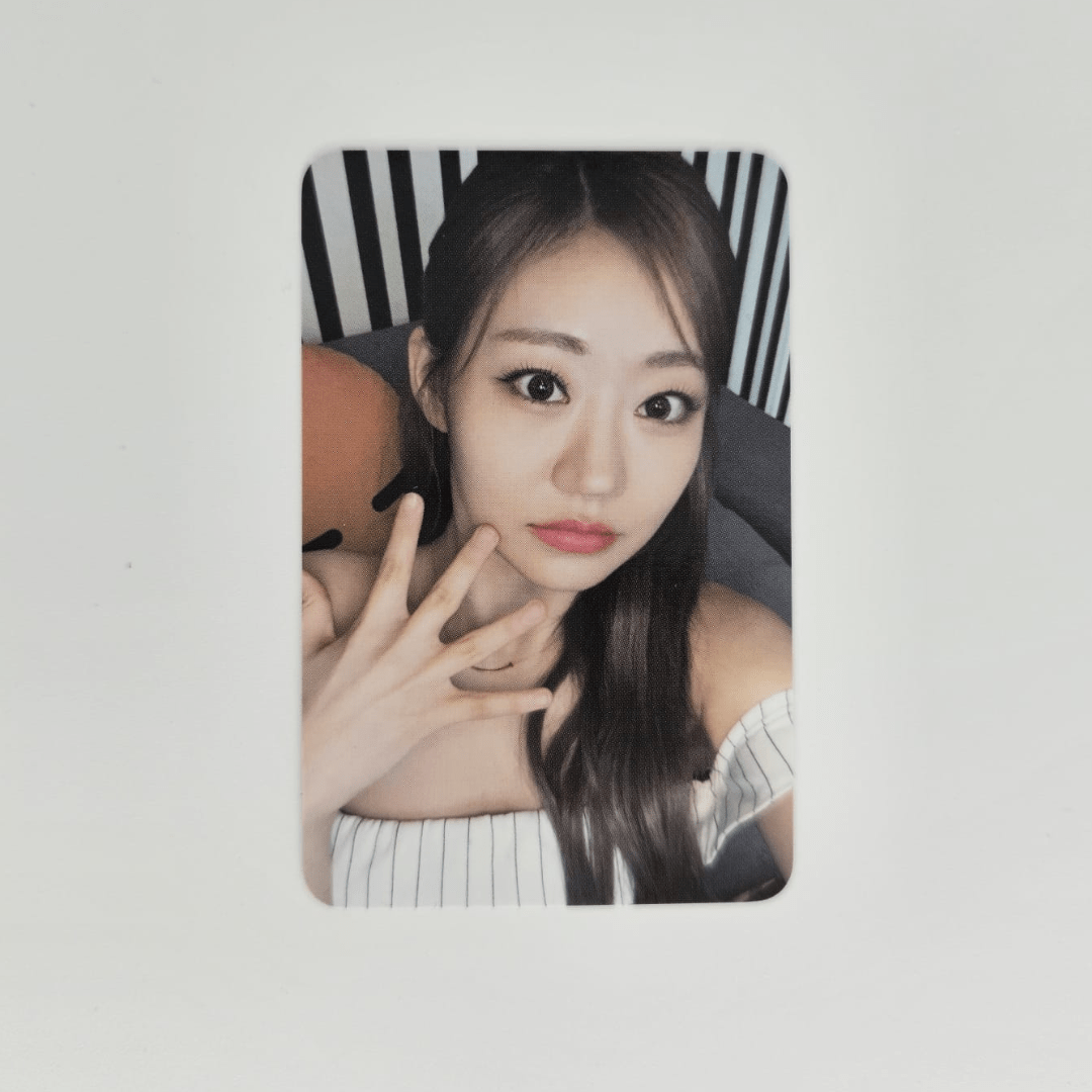 KISS OF LIFE 1st Single Album MIDAS TOUCH WITHMUU Photocards – Photocards (Julie Han / / ) | HobiEgo