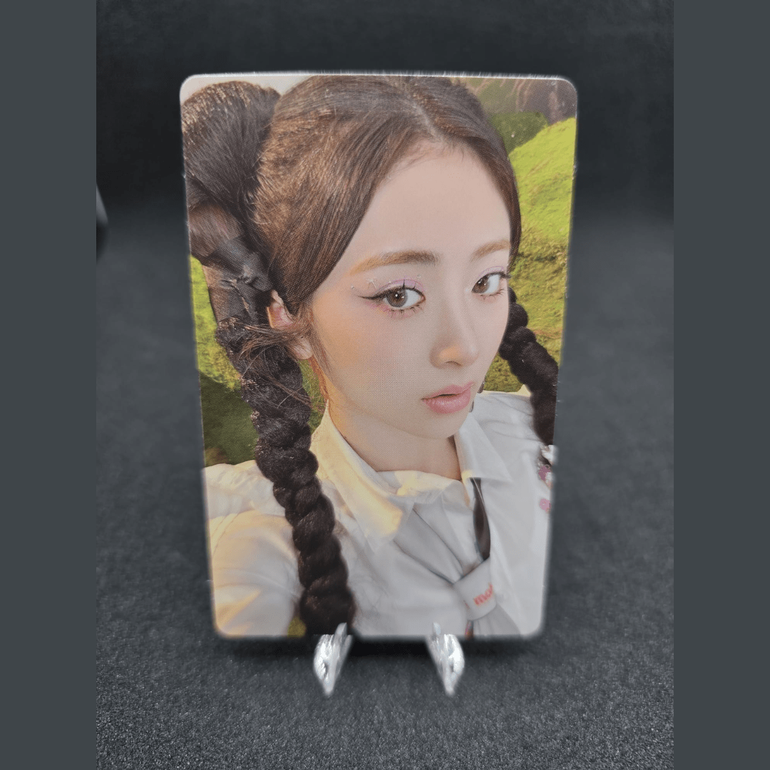 LE SSERAFIM 4th Mini Album CRAZY Pre - Order Benefit Weverse Photocards – Photocards (Huh Yunjin / / ) | HobiEgo