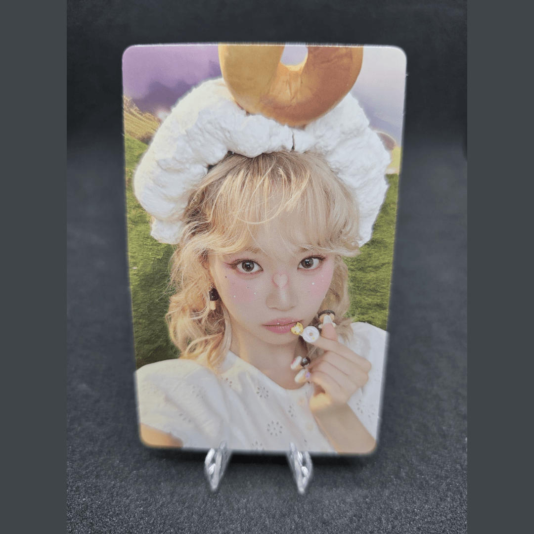 LE SSERAFIM 4th Mini Album CRAZY Pre - Order Benefit Weverse Photocards – Photocards (Kim Chaewon / / ) | HobiEgo