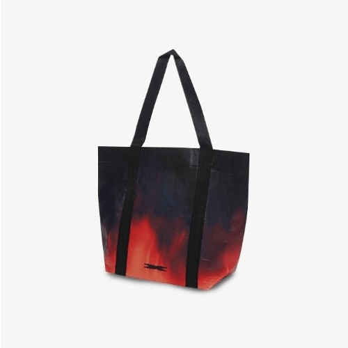 LE SSERAFIM FLAME RISES SHOPPER BAG – Bags ( / / ) | HobiEgo