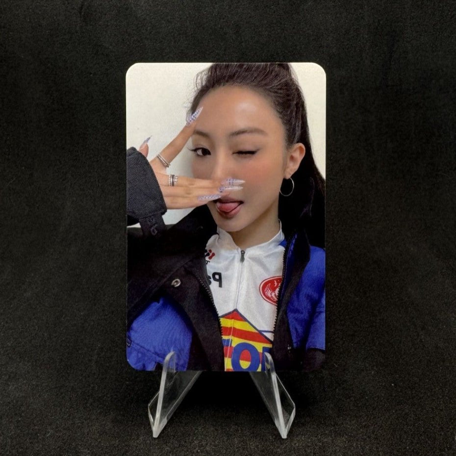 MEOVV 1st EP Album MY EYES OPEN VVIDE YG Select Photocard – Photocards (Gawon 1 / / ) | HobiEgo