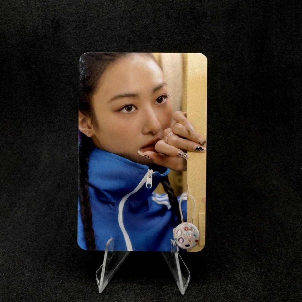MEOVV 1st EP Album MY EYES OPEN VVIDE YG Select Photocard – Photocards (Gawon 2 / / ) | HobiEgo