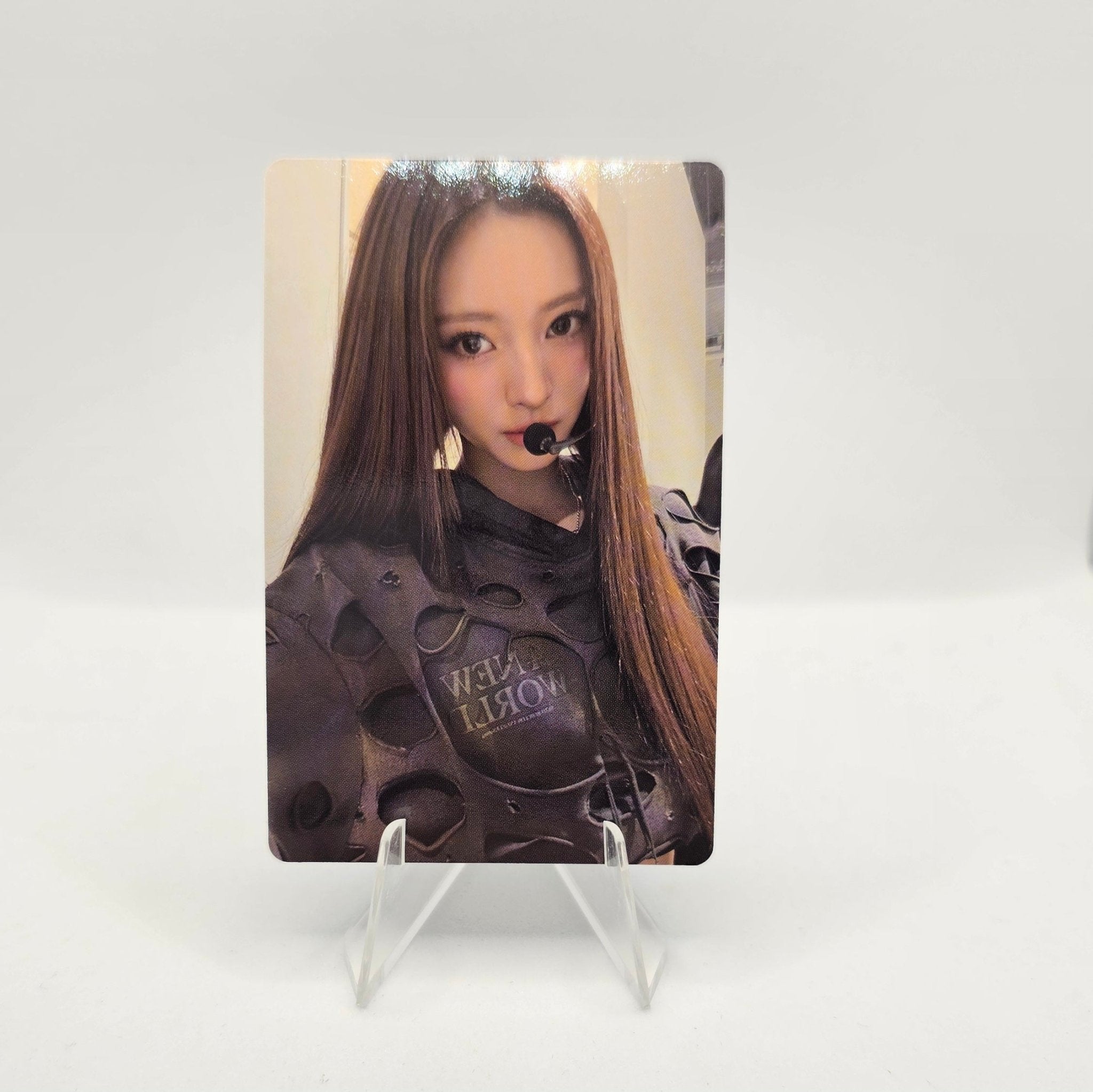 MEOVV Official Lightstick Photocards – photocard (Anna / / ) | HobiEgo