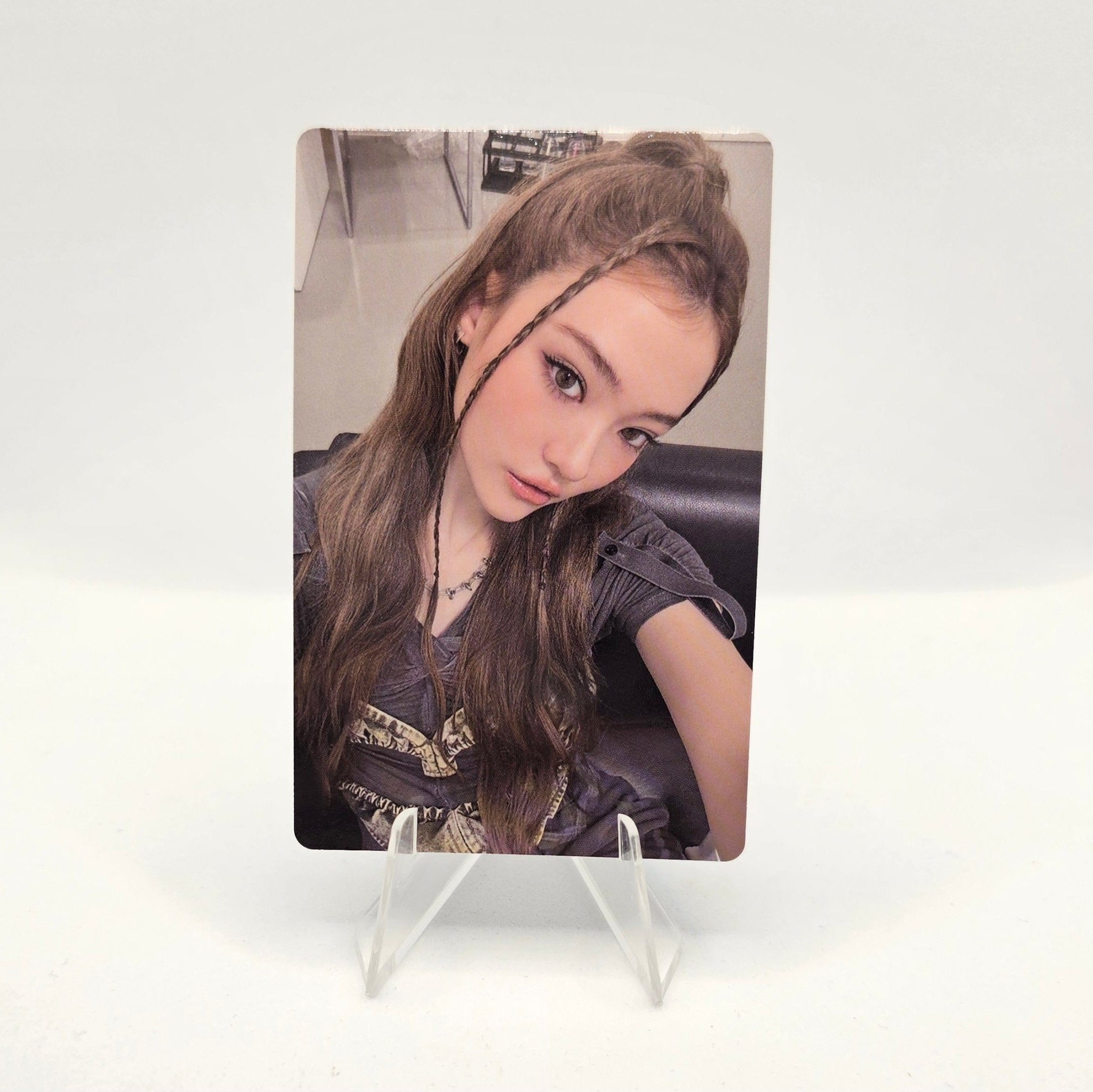 MEOVV Official Lightstick Photocards – photocard (Ella / / ) | HobiEgo