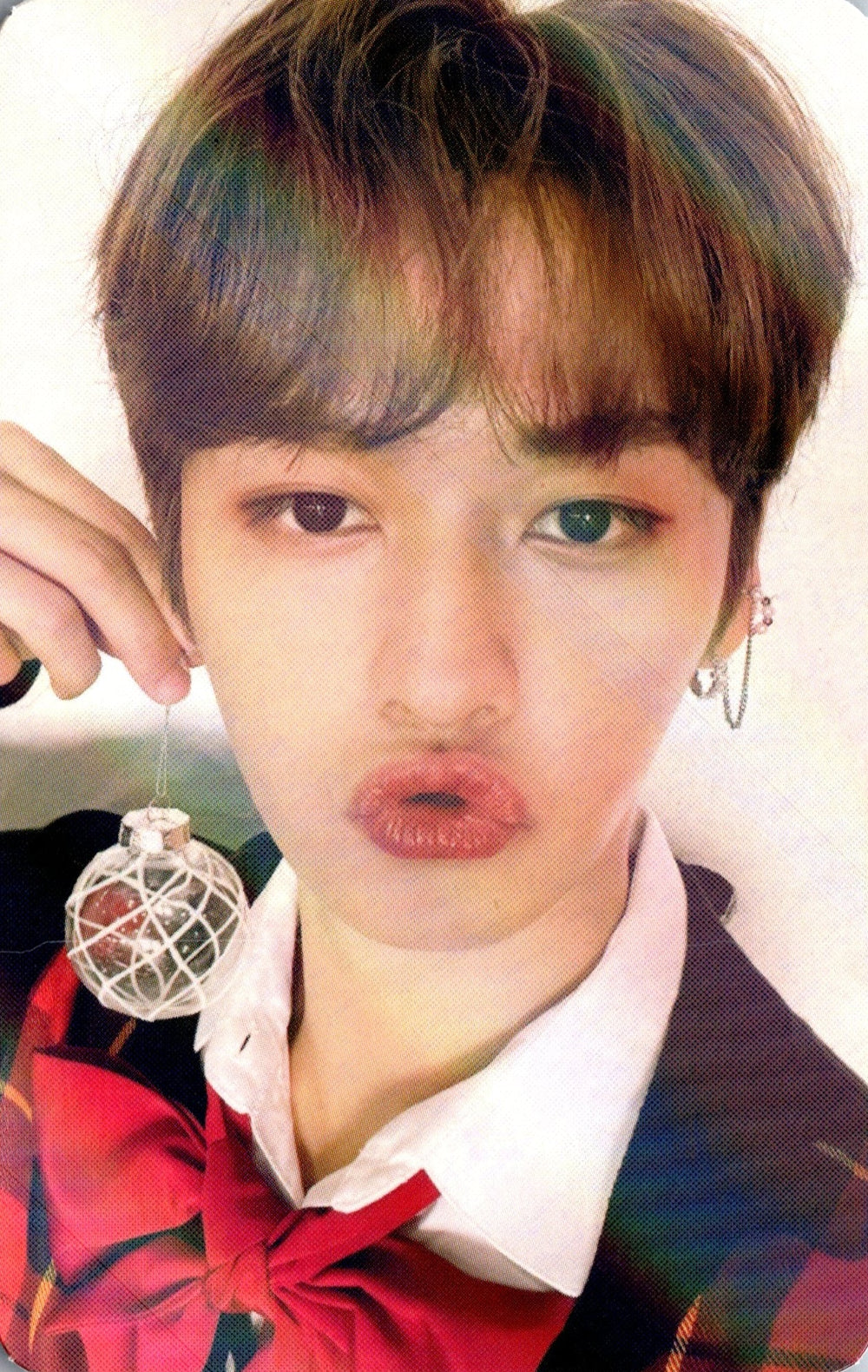 Stray Kids Holiday Special Single Christmas EveL Hologram Aladin Photocards – photocard  (Lee Know / / ) | HobiEgo K - pop Shop