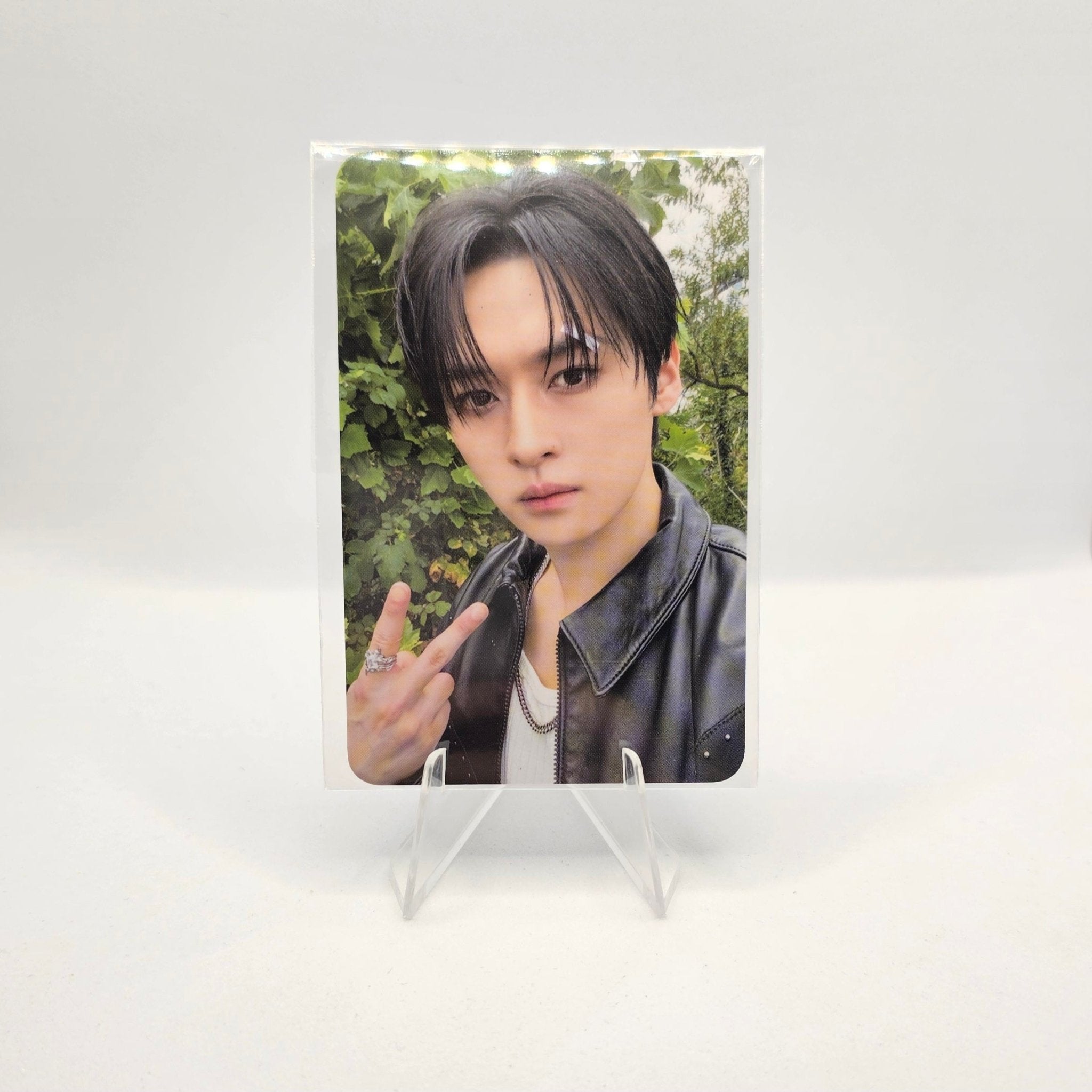 Stray Kids KARMA Pop Up Store Official Lucky Draw Photocards – photocard (Lee Know / / ) | HobiEgo