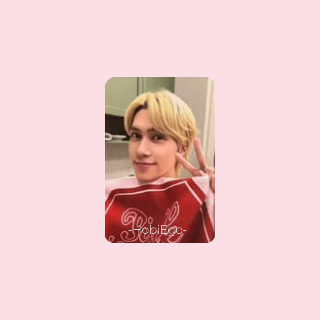 WayV 2024 Pink Christmas Photocards – Photocards (Hendery 1 / / ) | HobiEgo