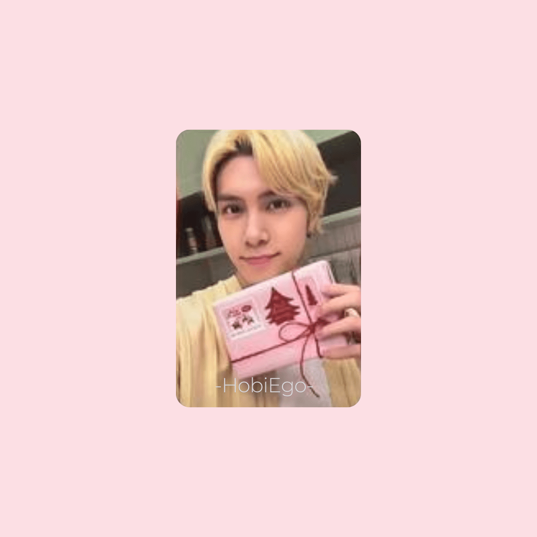 WayV 2024 Pink Christmas Photocards – Photocards (Hendery 2 / / ) | HobiEgo