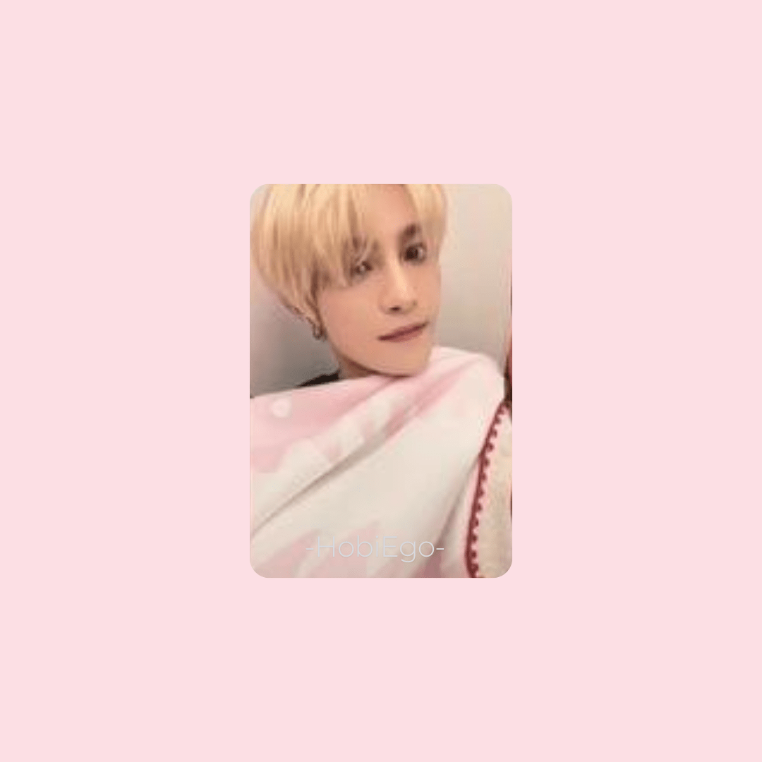 WayV 2024 Pink Christmas Photocards – Photocards (YangYang 1 / / ) | HobiEgo