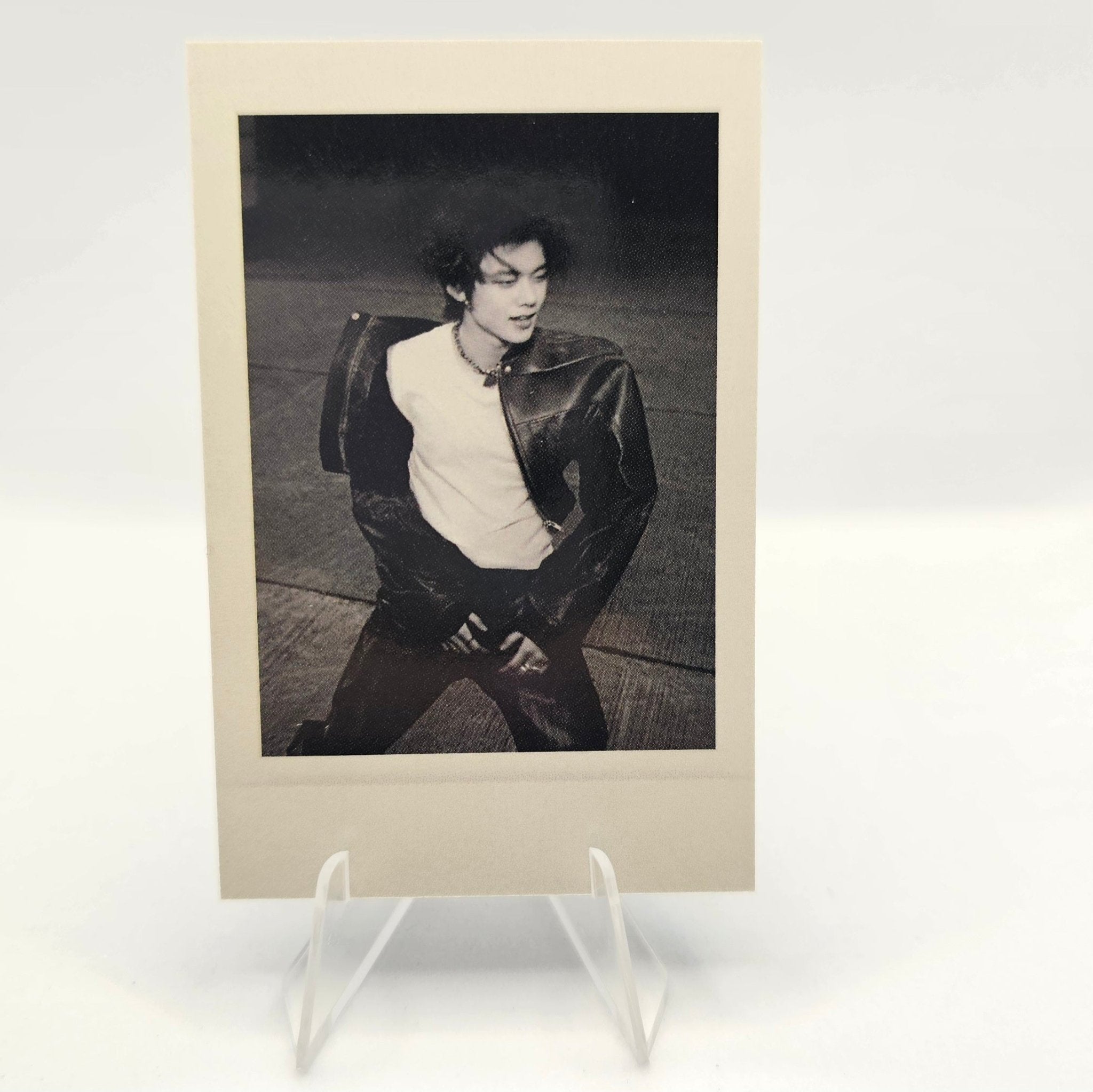 YEONJUN 1st Mini Album 'NO LABELS: PART 01' APPLE MUSIC Photocards – photocard (B / / ) | HobiEgo