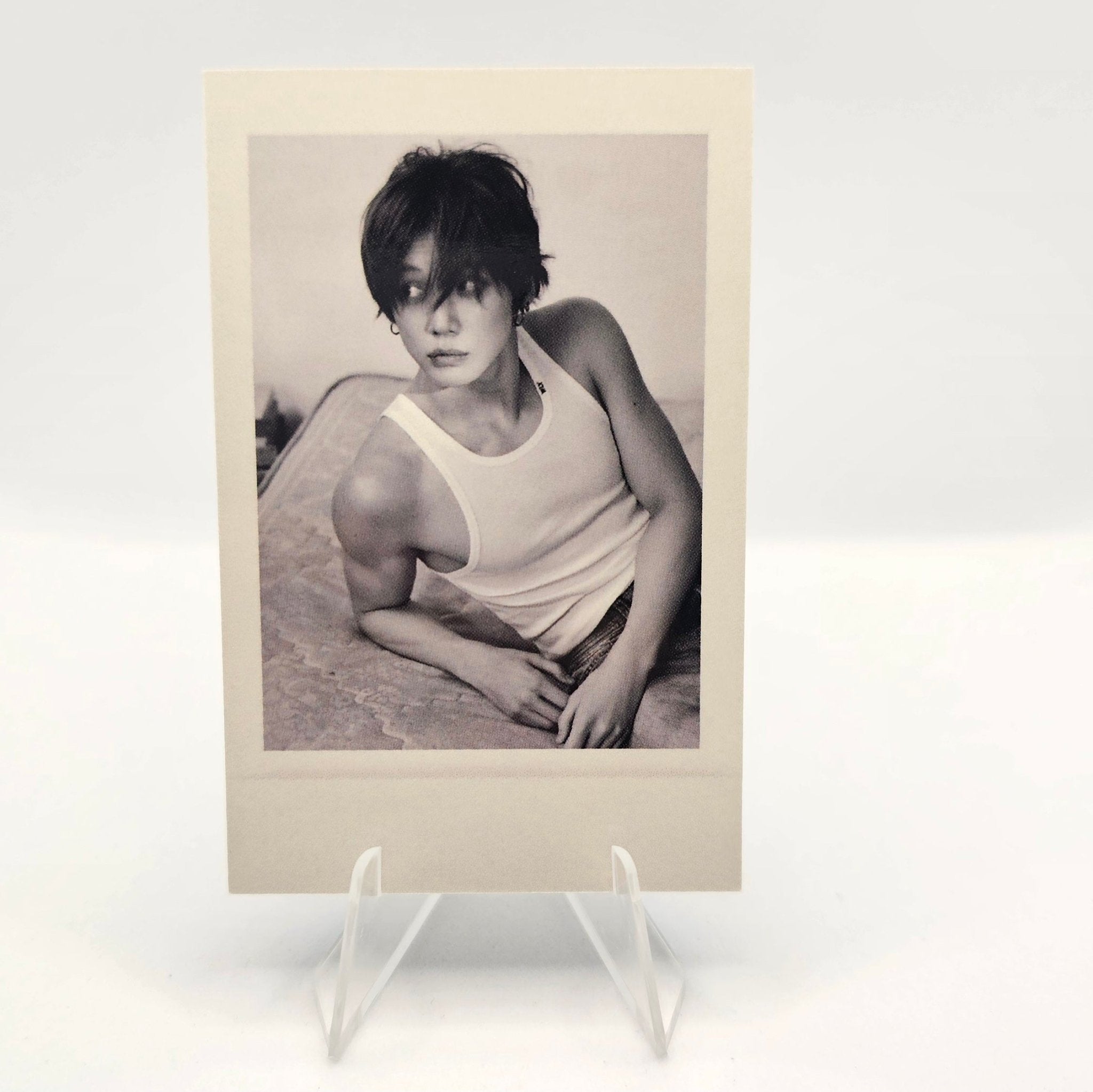 YEONJUN 1st Mini Album 'NO LABELS: PART 01' APPLE MUSIC Photocards – photocard (C / / ) | HobiEgo