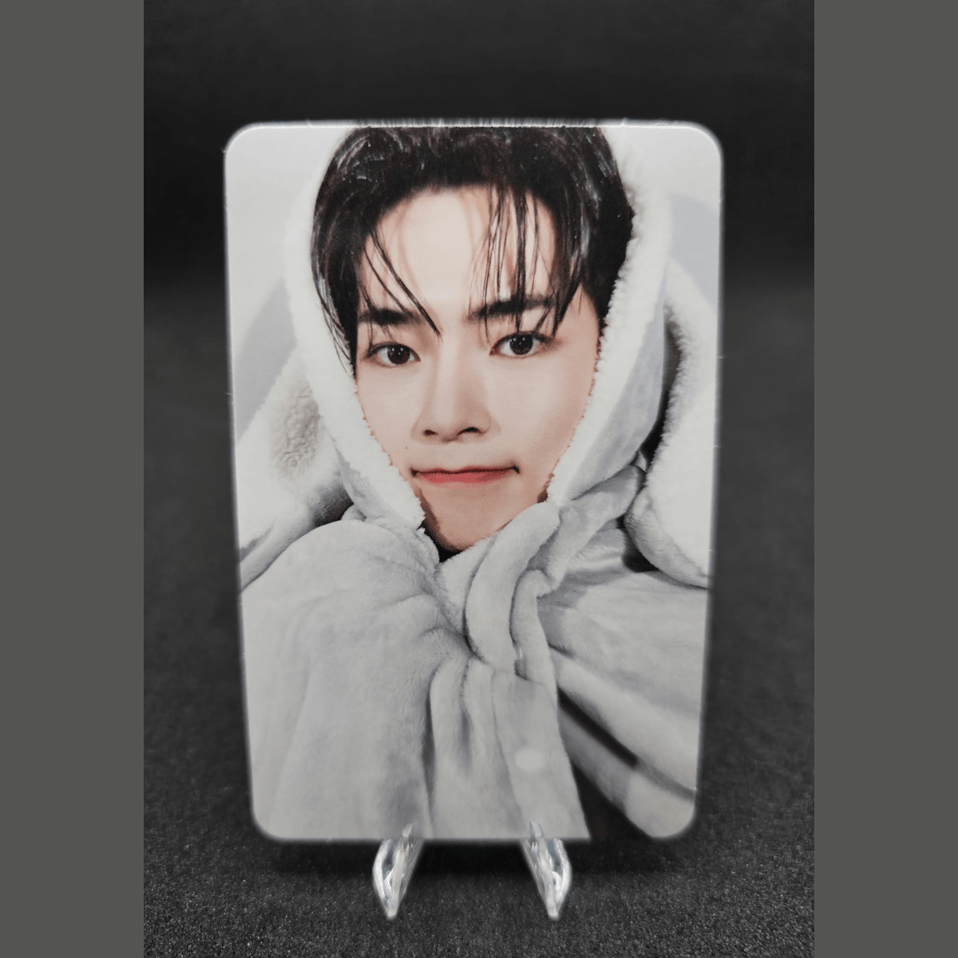 ZEROBASEONE 2nd Mini Album MELTING POINT MAKESTAR Digipack Photocards – Photocards (Sung Han Bin / / ) | HobiEgo
